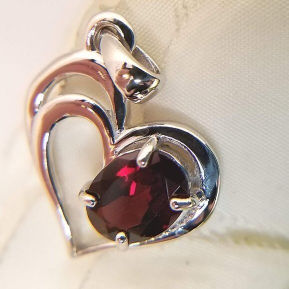 Sterling Silver Natural Garnet Stylized Heart 18" Necklace NWT - Picture 2 of 8